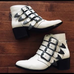 Steve Madden 5.5 White buckle Booties
